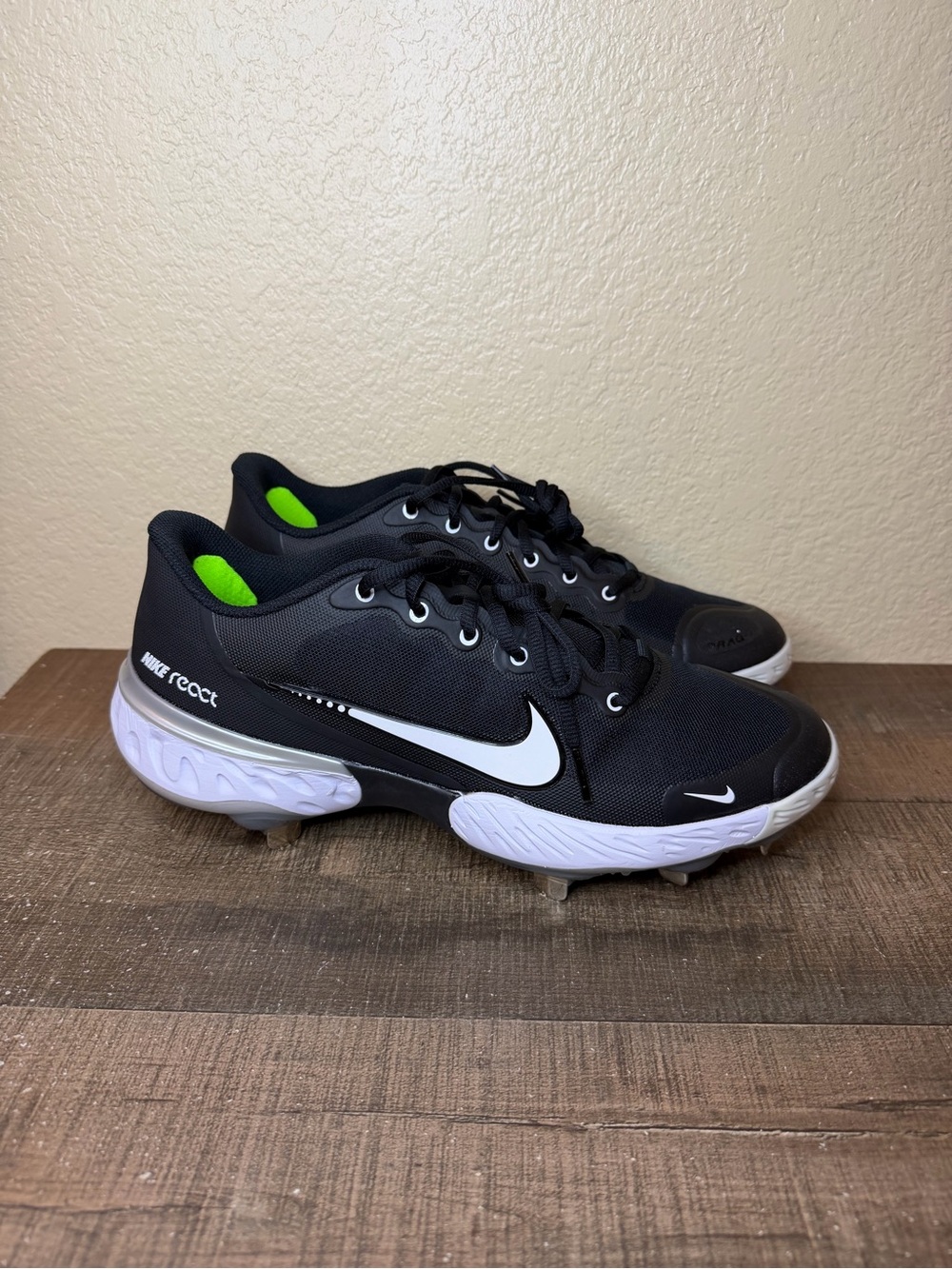 Nike Alpha Huarache Elite 3 Low “Black White”
- Size 9 Men.